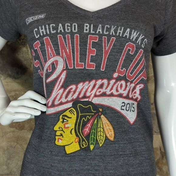 Chicago blackhawks Stanley Cup Tee Shirt Woman's Size Large Gray V-Neck Graphic - Picture 2 of 12